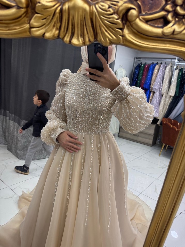 İnci İşlemeli Bej Uzun Abiye Elbise - Görsel 5