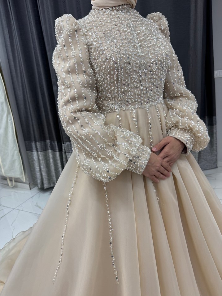 İnci İşlemeli Bej Uzun Abiye Elbise - Görsel 4