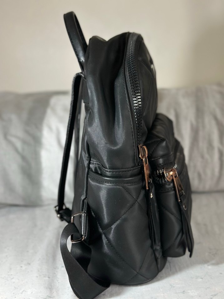 Kadın Siyah Deri Sırt Çantası - Görsel 3