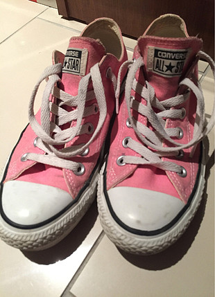 Pembe converse