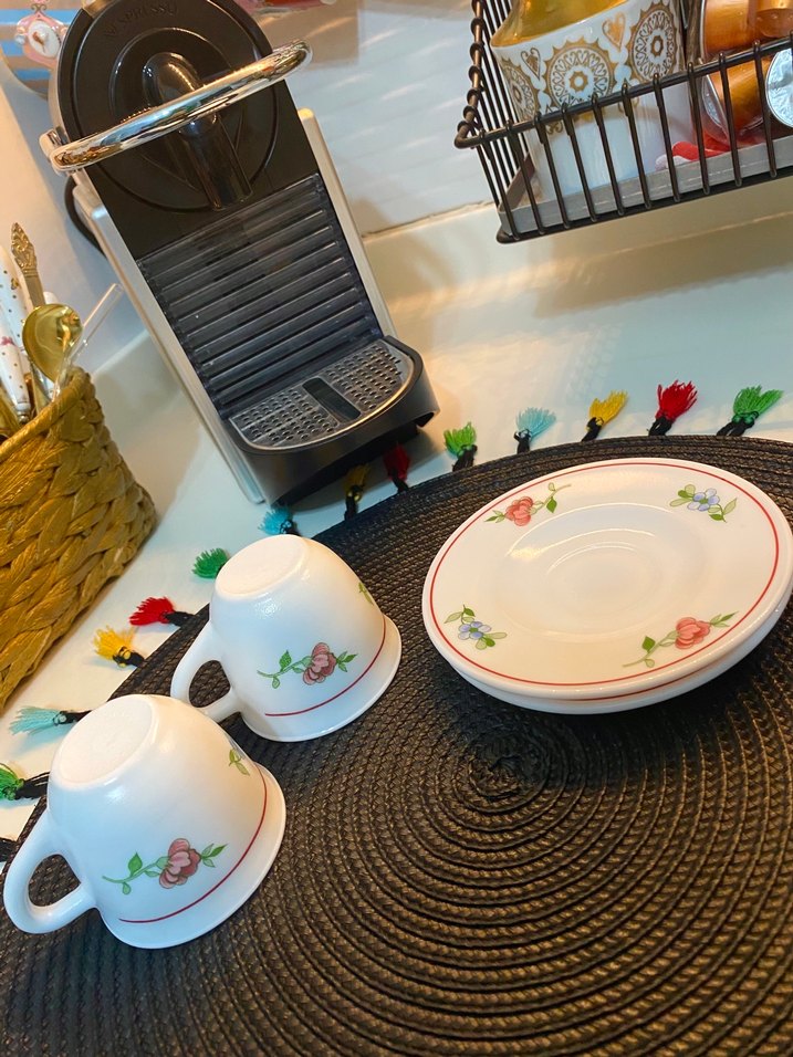 Çiçek Desenli Porselen İki Fincan ve Tabak Seti - Görsel 3