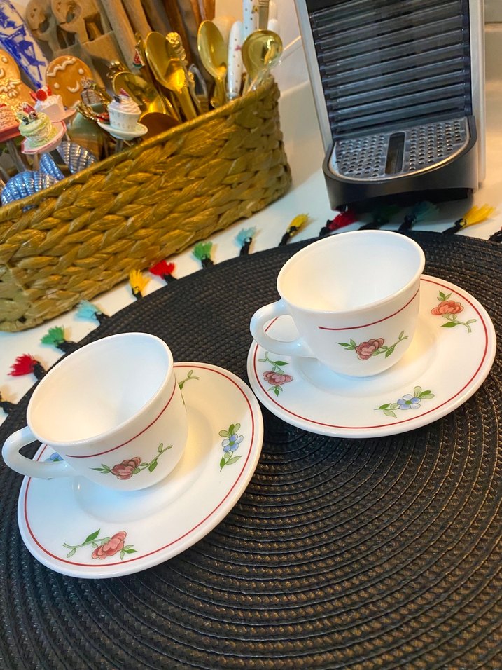 Çiçek Desenli Porselen İki Fincan ve Tabak Seti - Görsel 2