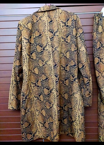 Yılan Desenli Kadın Süet Takım - Görsel 3