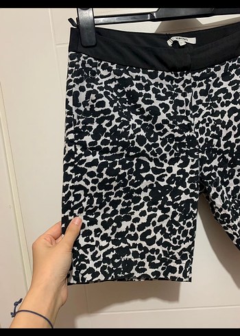 Kemerli Leopar Desenli Mini Şort - Görsel 3