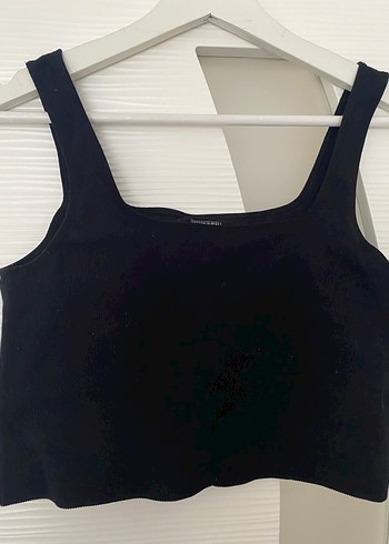 Siyah Düz Kesim Kolsuz Crop Top