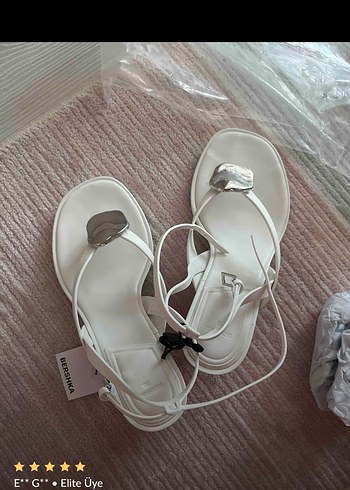 37 Beden Beyaz Tokalı İnce Topuklu Kadın Sandalet