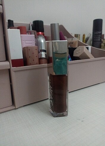 Beden kahverengi Renk FENTY HOT CHOCOLIT HEAT 04 GLOSS BOMB