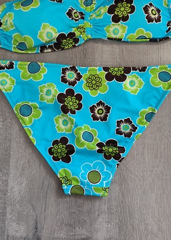 Turkuaz Çiçek Desenli Bikini Takimi - Görsel 3