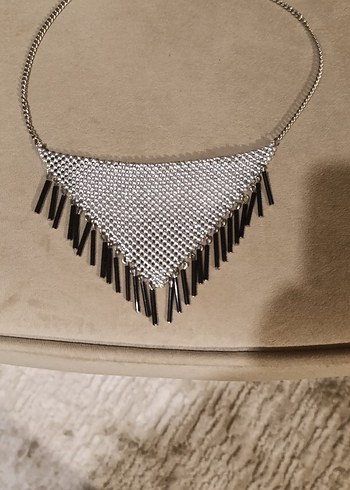 Accessorize Gri İşlemeli Boncuklu Mini Kadın Kolye