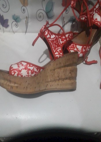 38 Beden kırmızı Renk İNCİ DOLGU TOPUK SANDALET