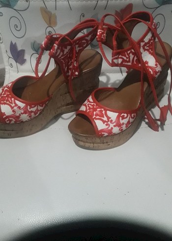 İNCİ DOLGU TOPUK SANDALET