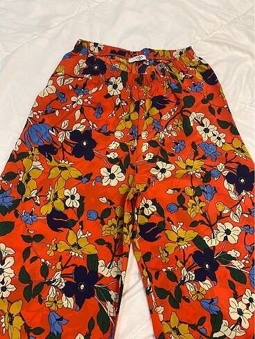 36 Beden Lysa çiçekli hiç kullanılmayan yazlık pantolon