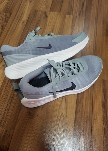 NIKE Gri Bağcıklı Spor Ayakkabı - Görsel 2
