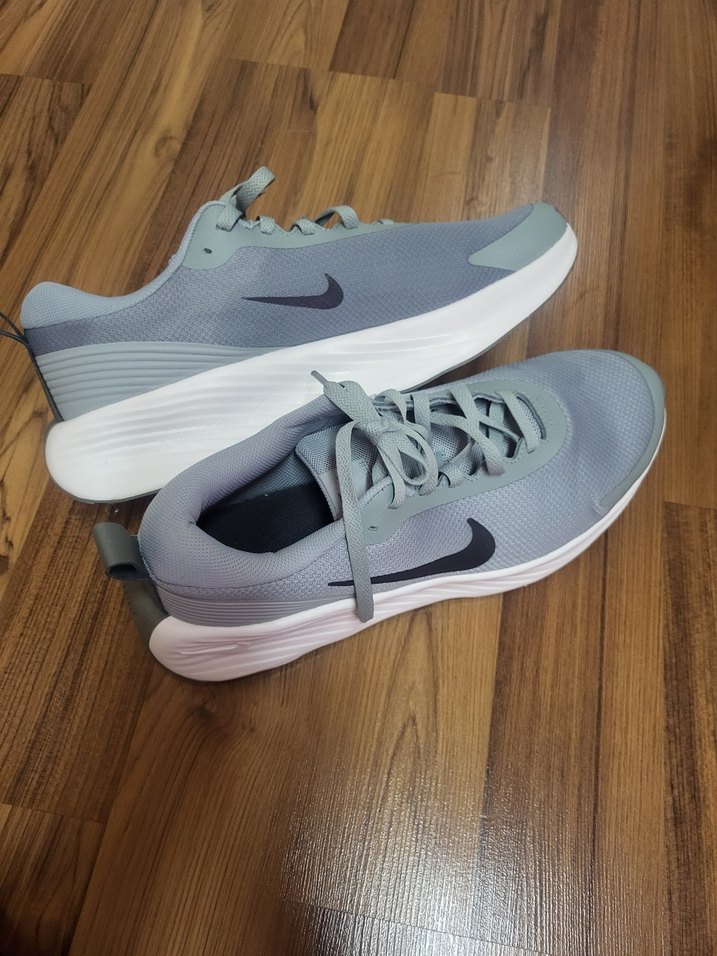 NIKE Gri Bağcıklı Spor Ayakkabı - Görsel 2