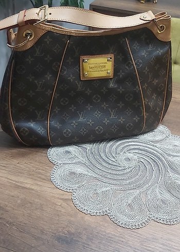 Beden LOUS VUITTON Klasik Bej Deri Kadın Omuz Çantası