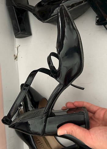 Diğer Diger Altın Renkli Yılan Desenli Rugan Stiletto