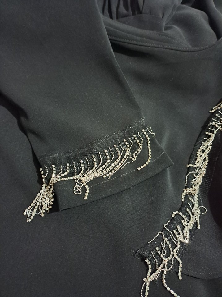 Zincir Detaylı Siyah Uzun Kollu Uzun Elbise - Görsel 5