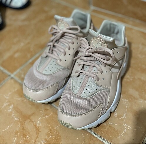 Nike Air Huarache Kadın Spor Ayakkabı