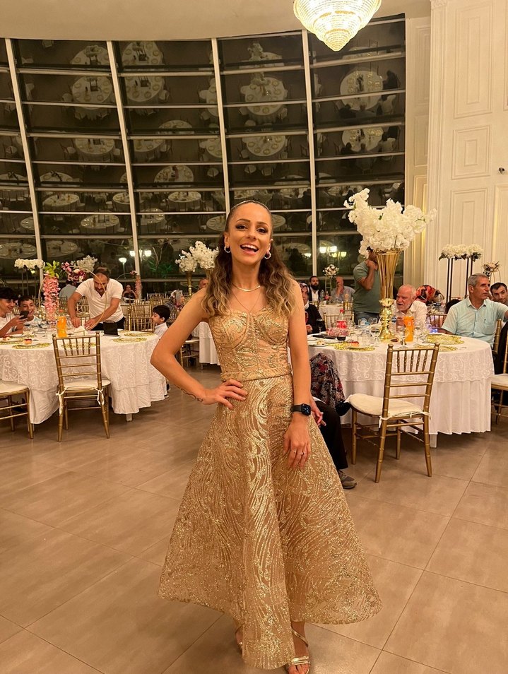 İnce Askılı Parlak Bej Uzun Abiye Elbise - Görsel 4