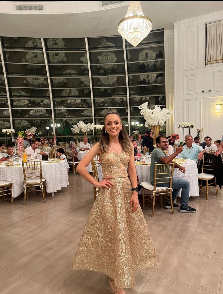 İnce Askılı Parlak Bej Uzun Abiye Elbise - Görsel 3