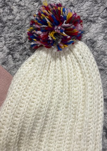 Kadın Beyaz Ponponlu Örgü Bere - Görsel 2