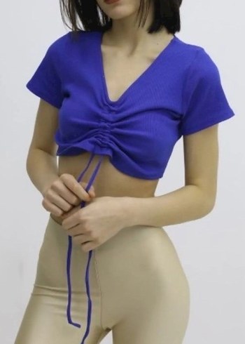 Mavi Büzgülü Crop Bluz - Şık ve Trend