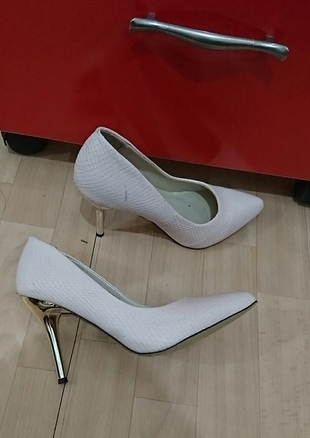 deri stiletto