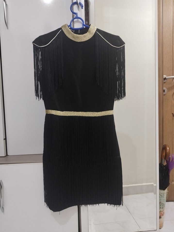  Siyah Gold Detaylı Püsküllü Elbise  - Görsel 4