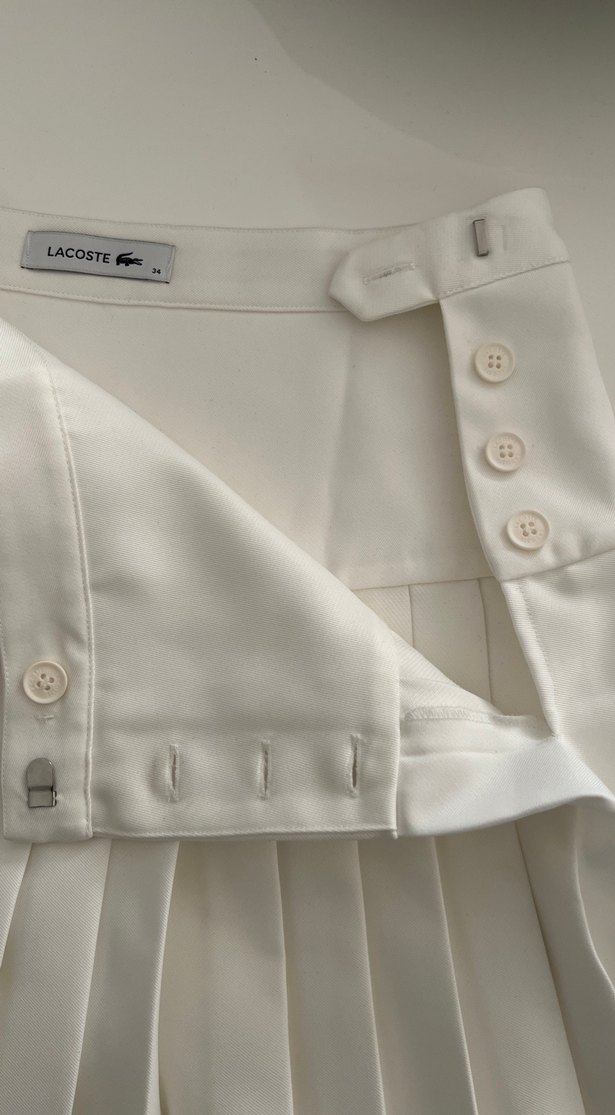 Lacoste Beyaz Pileli Mini Etek — görsel 2/5
