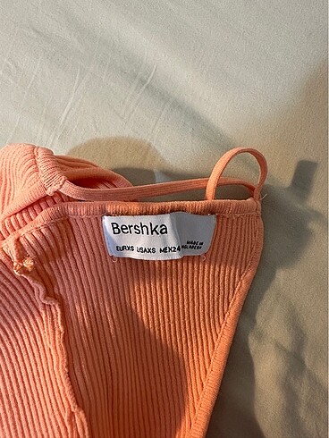 xs Beden Bershka elbise