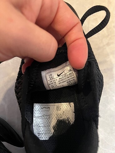 28 Beden siyah Renk Nike aır max cok az kullanıldı