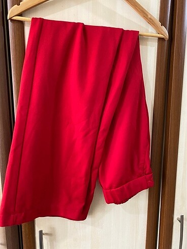 Kırmızı Kumaş Pantolon