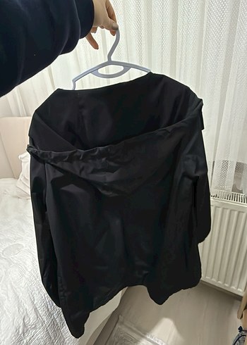 Siyah yağmurluk - Görsel 2