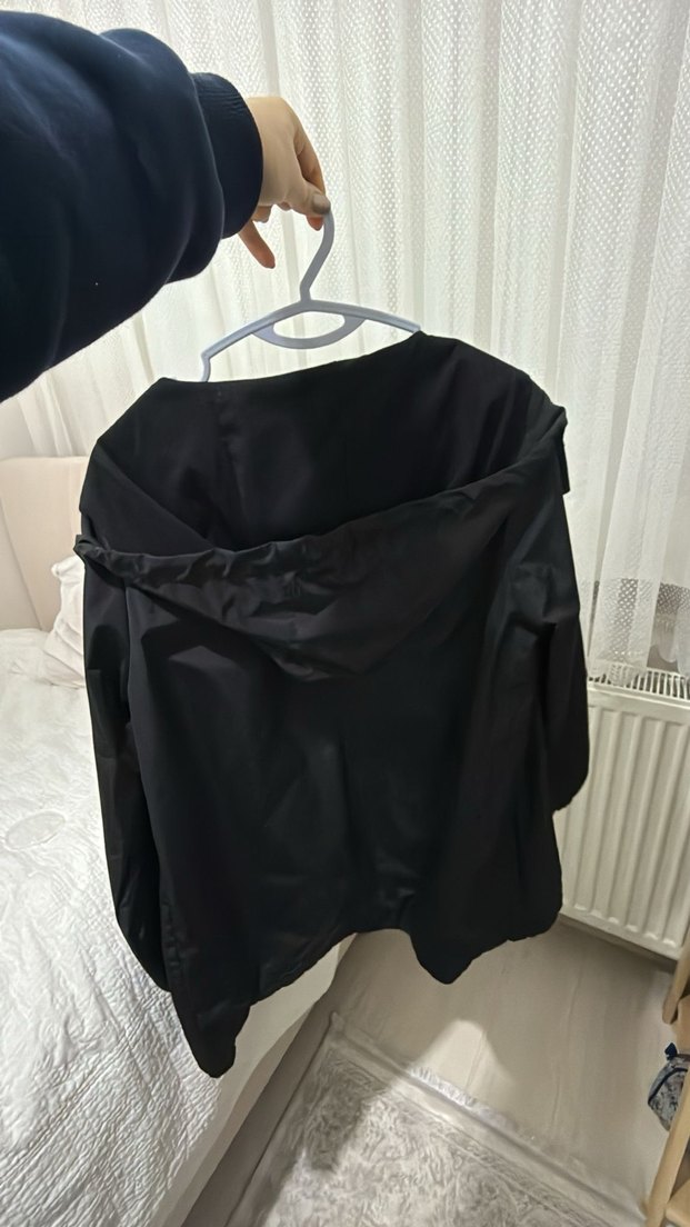 Siyah yağmurluk - Görsel 2