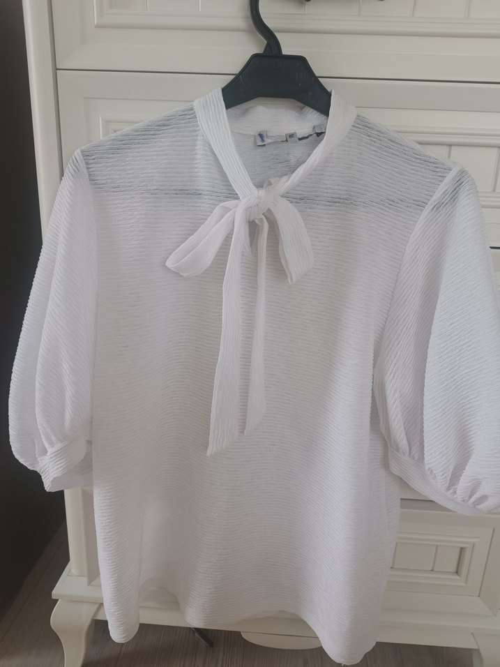 Beyaz Kısa Kollu Kadın Bluz - Görsel 2