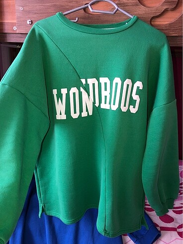 Sweatshirt