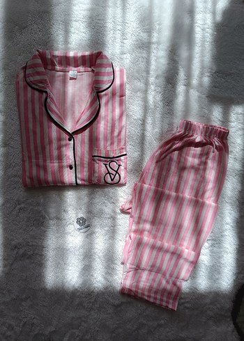Pembe Çizgili Kısa Kollu Kadın Pijama Takımı