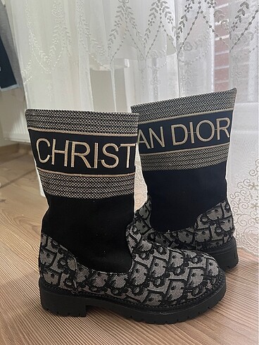 Dior bot