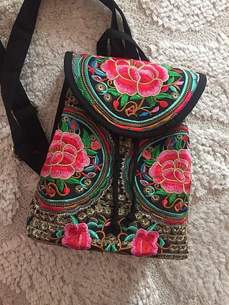 İşlemeli sırt çantası
