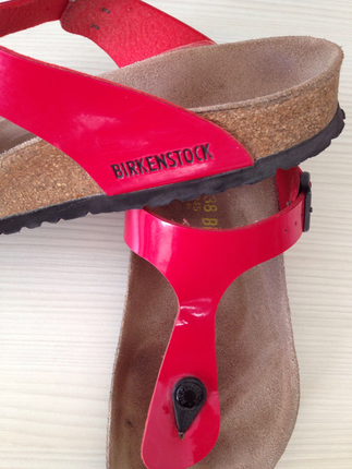 Pırıl pırıl kırmızı birkenstock