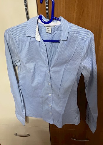 H&M Mavi Çizgili V Yaka Denim Gömlek