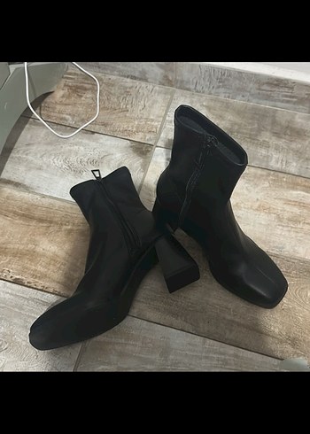 35 Beden siyah Renk Stradivarius Topuklu Bot
