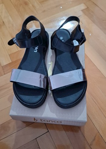 Kadın Siyah Dolgu Topuklu Sandalet