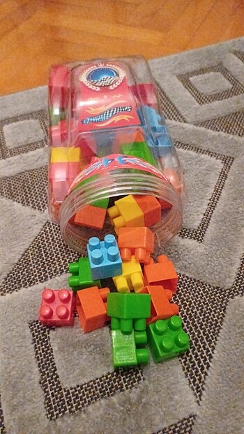 Lego oyuncak araba