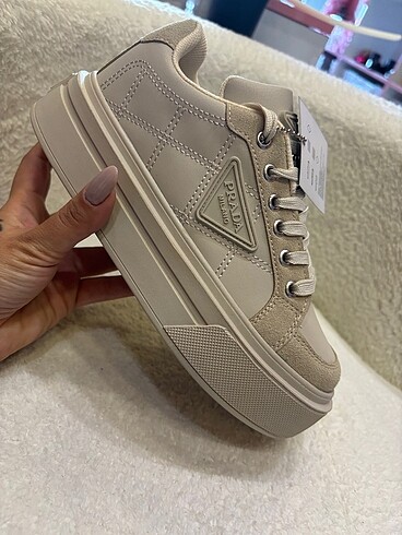 Prada Prada bej Spor