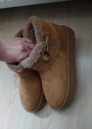 Kürklü Bej Süet Kadın Dolgu Topuk Bot - Görsel 3