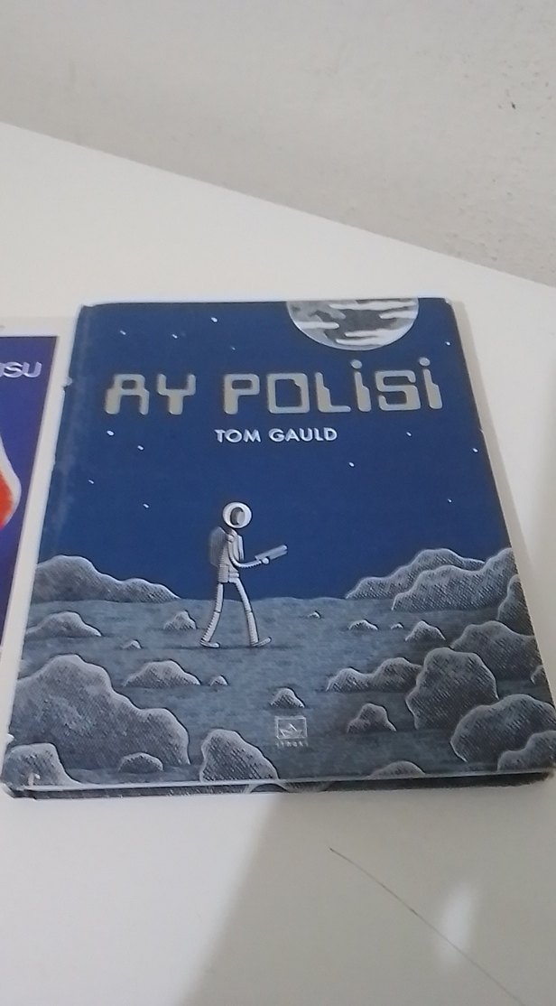 Amok Koşucusu ve Ay Polisi Romanları - Görsel 2