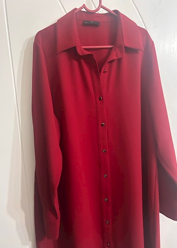 Düğmeli Kırmızı Midi Bluz - Görsel 2