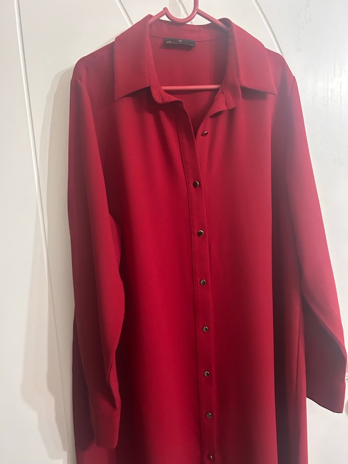 Düğmeli Kırmızı Midi Bluz - Görsel 2