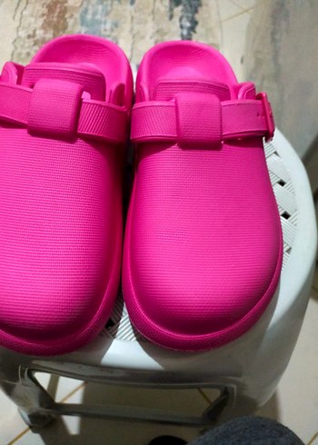 Pembe Tokalı Kadın Terlik